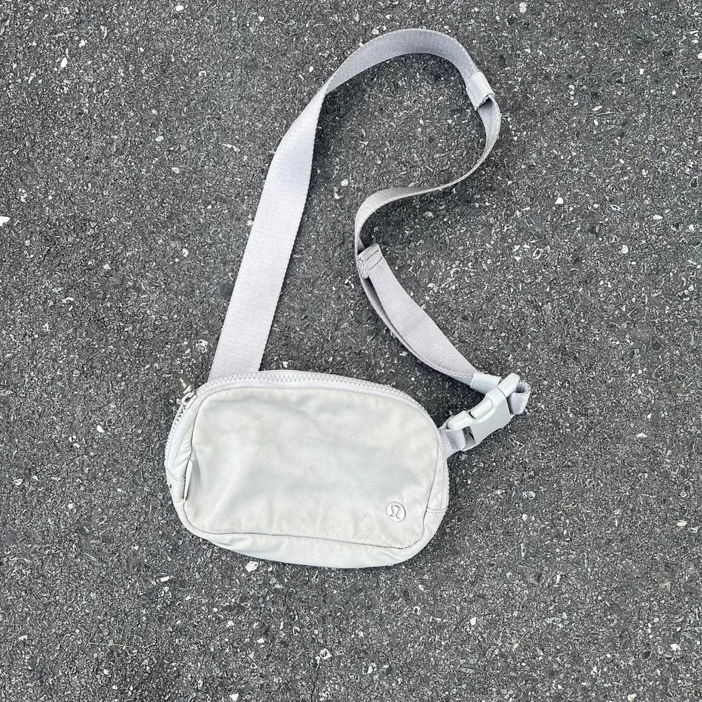 lululemon belt bag light grey Everywhere Wordmark Crossbody 1L in pocket Everywhere Belt Bag 1L |